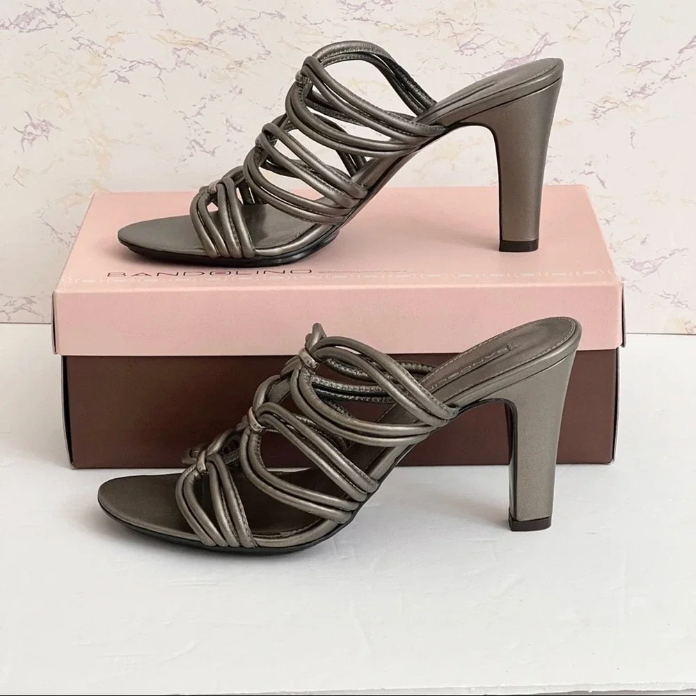 Bandolino Heels Slip On Sandals Dark Pewter Silver Accents Leather/Metal‎ Upper